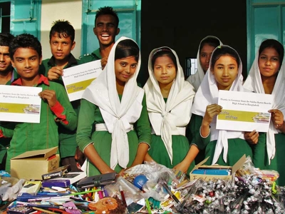Schüler aus Bangladesch sagen Danke an "Stifte stiften"