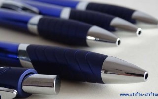 Kugelschreiber-Altbestand nach Umstellung auf neues Corporate Design an "Stifte stiften" gespendet