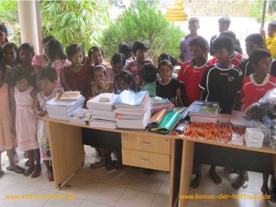 Stifte für Waisenkinder auf Sri Lanka