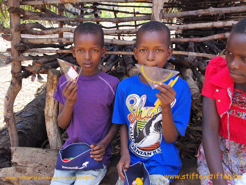 Gebrauchte Stifte für Aidswaisen in Kenia