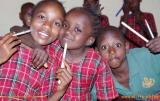 Stifte für Straßenkinder in Kenia